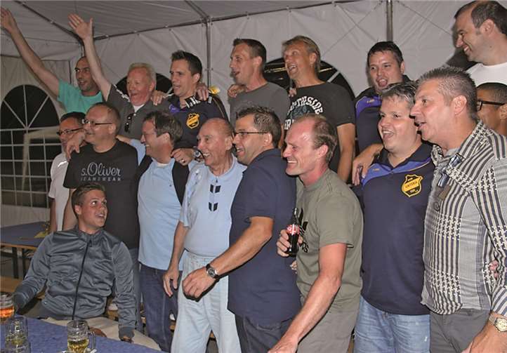 Das SV-Team feierte noch lange mit Horst Eckel und den übrigen Gästen.