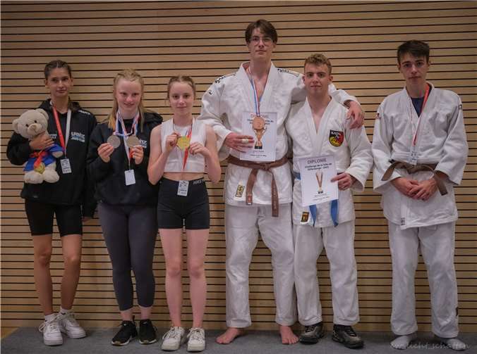 Das SV Urmitz Judo-Team mit Marcel Pryzbylla (TB Andernach). Foto: Christoph Wesemann