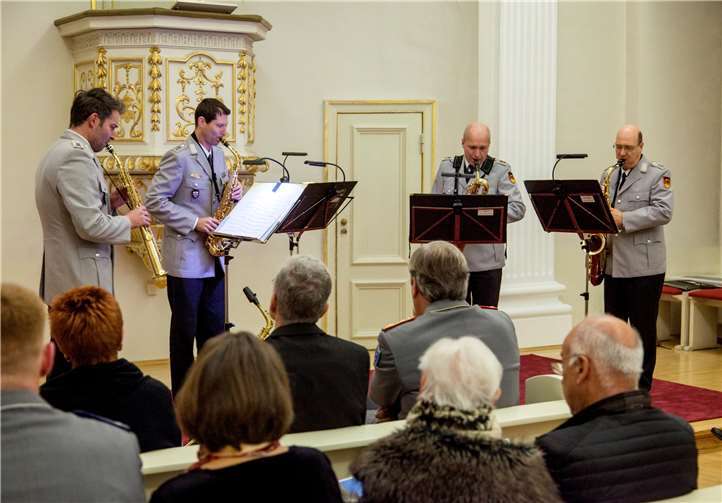 Das Saxophonquartett unter der Leitung von Stabsfeldwebel Stefan Hohn spielte Bach in einer geswingten Version.Bundeswehr/Andreas Schindler