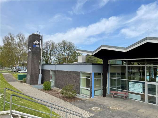 Das Schiwmmbad in Remagen.  Foto: ROB