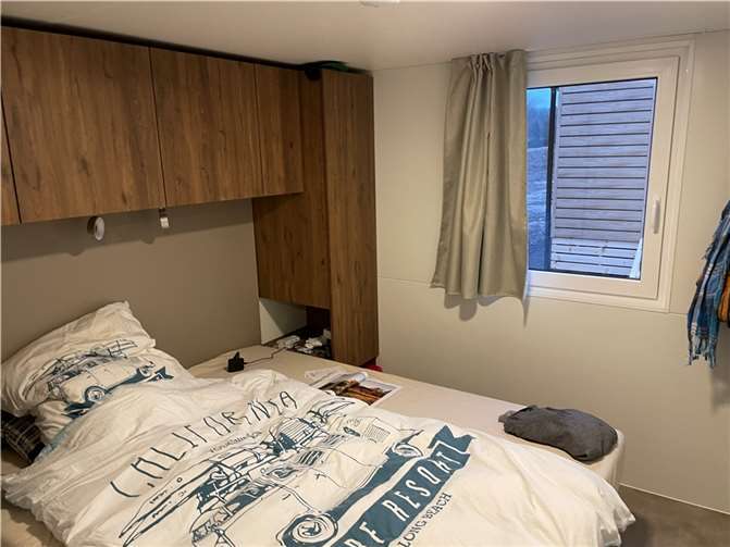 „Wir sind mehr als zufrieden!“: So lebt ein Bad Neuenahrer Ehepaar im Tiny House Das Schlafzimmer mit Doppelbett.