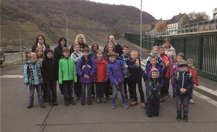 Schüler erkunden Unterwasserwelt der Mosel 