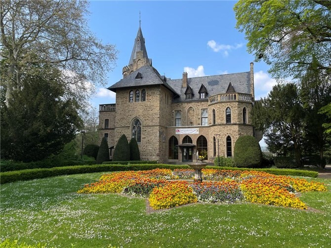 Das Schloss mitsamt Schlosspark ist ein attraktiver Ort im Herzen der Stadt.  Foto: ROB
