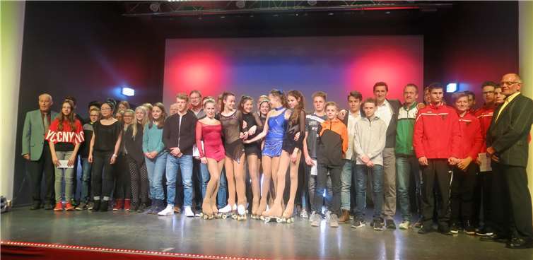 Das Schlussbild mit allen Geehrten.