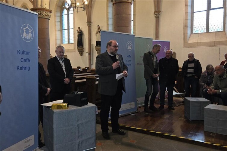 Das Schlusswort der Projektvorstellung „KirchRAUMPiloten“  erteilte Dekan Jörg Schuh mit anschließendem Segen.