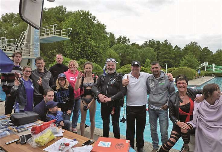 Das „Schnuppertauchen“ wird von VDST-Tauchlehrer Dieter Heßler begleitet. privat