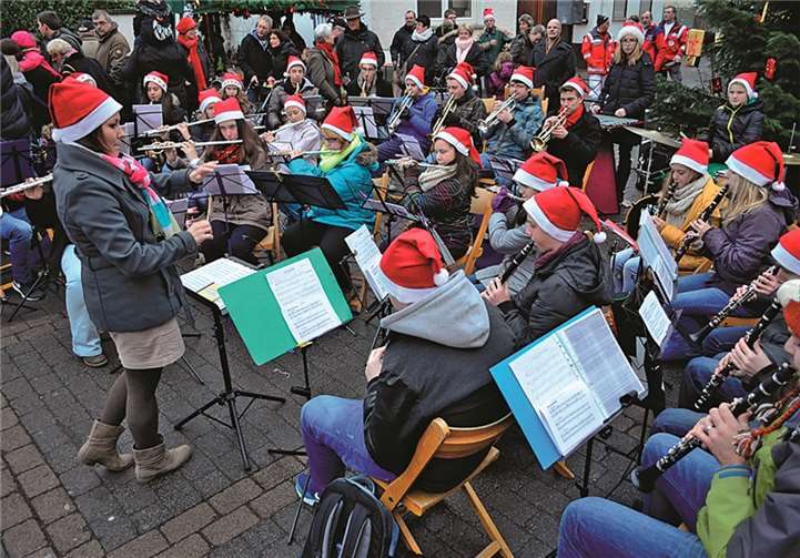 Das Schüler- und Jugendorchester des Musikvereins spielte auch zum Empfang von St. Nikolaus.