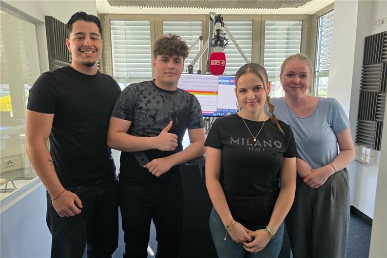 Das Schülersprecherteam bei Antenne Koblenz