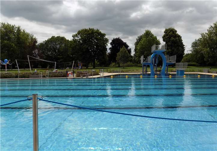Das Schwimmbad in Andernach ist für manche der Urlaub für den kleinen Geldbeutel. Foto: SPD
