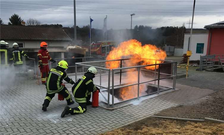 Das Seminar im Trainingszentrum bereitete die Feuerwehr auf mögliche Notfall-Szenarien vor. privat