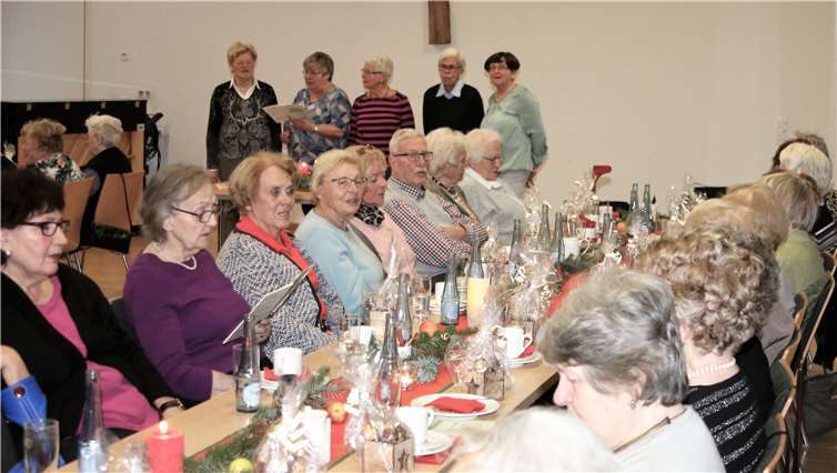 Das Senioren Team begeisterte mit Geschichten, Gedichten und Liedern.