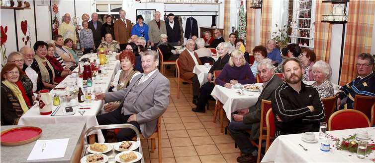 Das Seniorenbüro „Die Brücke“, der Pflegestützpunkt Bad Ems, die „Netten Nachbarn“ und die AWO Nassau, unterstützt von der G. und I. Leifheit Stiftung und der Bürgerstiftung Bad Ems, haben wieder gemeinsam den Heiligabendtreff in der AWO-Begegnungsstätte in Nassau ausgerichtet.Manfred Riege