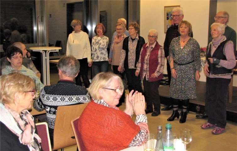 Das Seniorenkabaretts „Junges Gemüse“ bereitet sich bereits auf das kommende Programm vor.Foto: privat