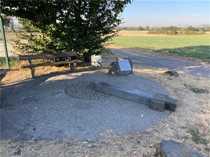 Das Siebenschläferdenkmal in Heimbach-Weis wurde massiv beschäigt. Foto: Bürgergemeinschaft Pro Heimbach-Weis e.V. 