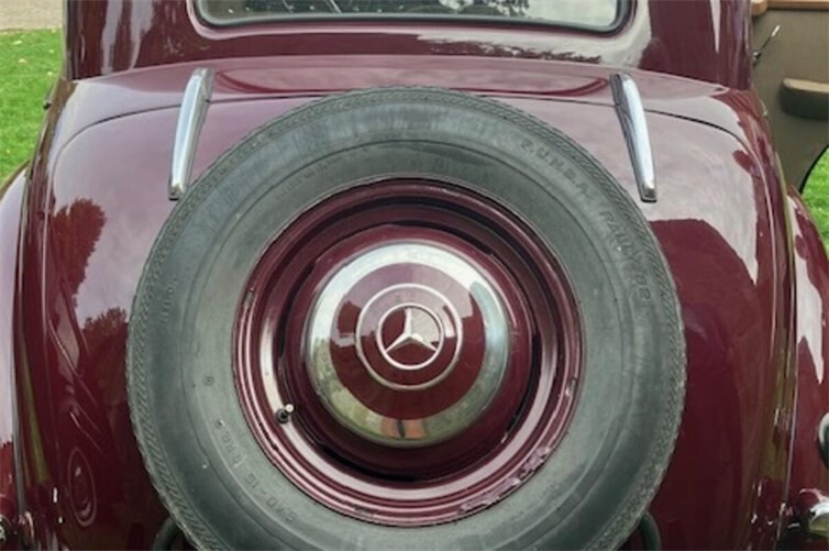 Das Siegerauto 2026 vom 5. Oldtimer-Treffen in Koblenz. Preisgeber Kultursalon Koblenz.