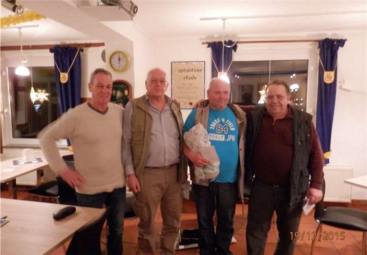 Das Siegerfoto mit (von links) Kommandant Dieter Bückmann, Karl-Heinz Hoetgen,Helmut Wilbert und Willi Klein.privat