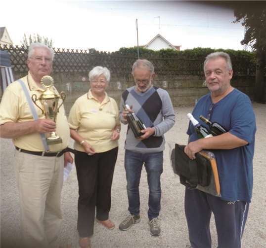 Das Siegerpaar bei der Preisübergabe. privat