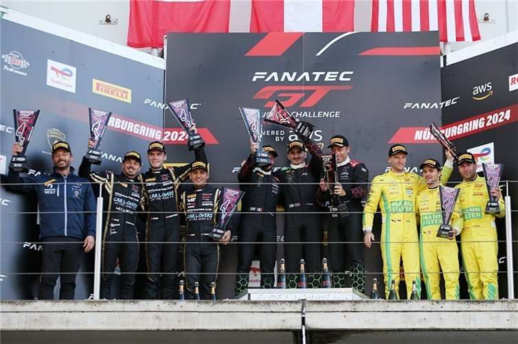 Das Siegerpodium der Fanatec GT World Challenge.  Foto: Credit SRO
