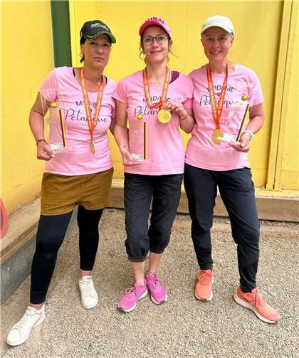 Das Siegerteam DM Frauen Triplette 2024: v.li. Bianca Schulte (Altstadtfreunde Bonn), Daniela Schupp (TuS Niederberg) und Britt Ulrich (Diaboulo Bochum). Foto: Daniela Schupp