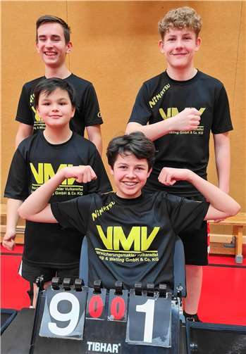 Das Siegerteam (v.l.) Felix Korn (v.), Julian Rosenberg, Finn Nürenberg und Luca Roth.  Foto: Michael Schreiber