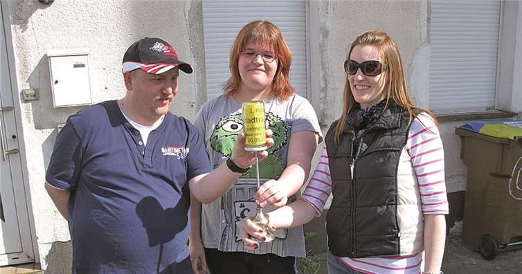 Das Siegertrio: (V.l.) Thomas Bell, Monique Föhrmann und Sandra Fuhrmann.  privat