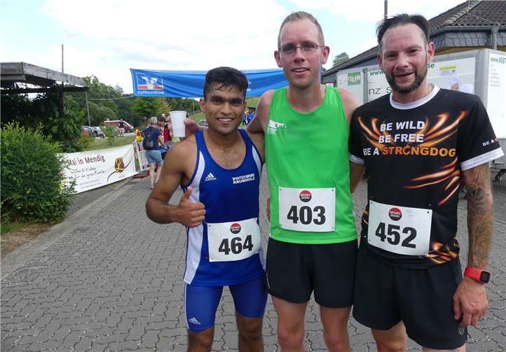 Das Siegertrio im 10.000 Meter-Lauf (v.li.) Rahimi Raheb , Thierry van Riessen (Streckenrekord) und Marc Prins.