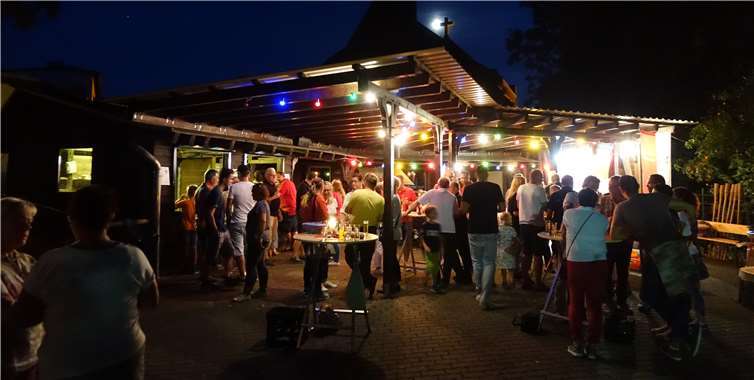Das Sommerfest des Funken-Korps Schwere Artillerie Rut-Wiess aus Linz bei der Feier in der Grillhütte auf dem Kaiserberg in Linz war wieder ein voller Erfolg. privat