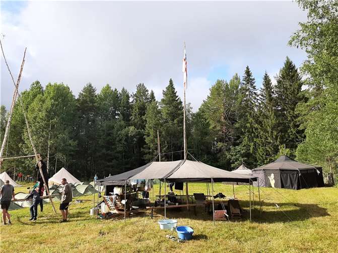 Das Sommerlager führte die Gruppe nach Schweden, wo sie bei schwedischen Pfadfindern zelteten und viel über die schwedische Pfadfinderkultur und -geschichte lernten. Foto: privat