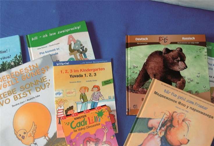 Das Sortiment beinhaltet sowohl deutsch-russische als auch deutsch-türkische Bücher.privat