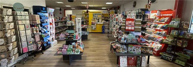 Das Sortiment reicht von renommierten Marken wie Lamy, Faber-Castell, Stabilo und Pelikan bis hin zu edlen Notizbüchern von Paperblanks und einem vielfältigen Kartensortiment für jede Gelegenheit.  Quelle: Post & Paper