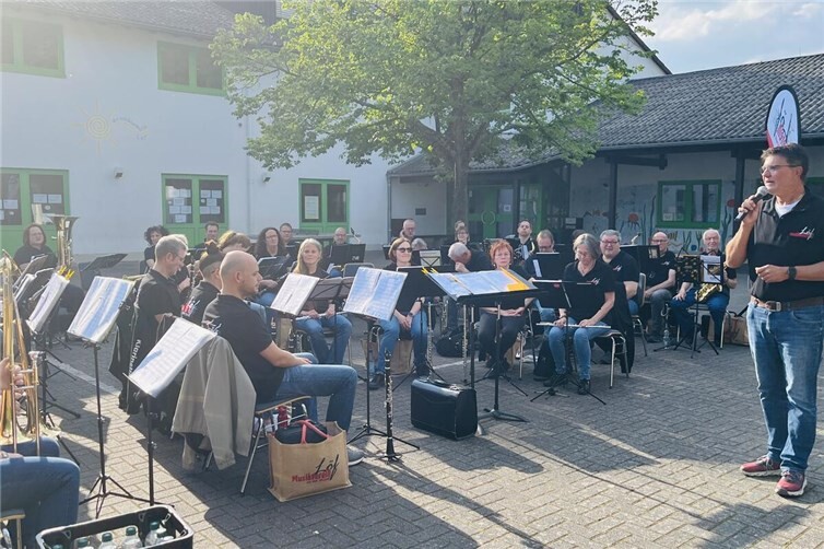 Das Spätlesen-Orchester unter der Leitung von Manfred Höger
