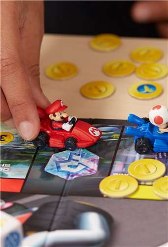 Das Spiel erhält die Figuren Mario, Luigi, Prinzessin Peach und Toad; sechs weitere Spielfiguren sind zusätzlich erhältlich.