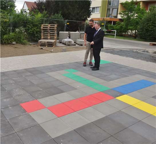 Das Spielfeld für eine städtische Aufwertung und Förderung des sozialen Miteinanders der Generationen.privat