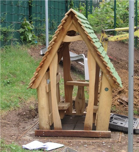 Das Spielhäuschen steht schon an Ort und Stelle. Foto: privat