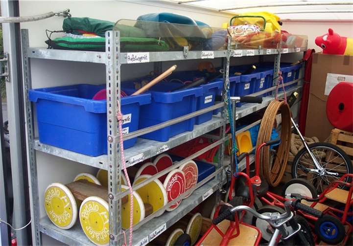 Das Spielmobil ist mit einer großen Auswahl ausgestattet. privat