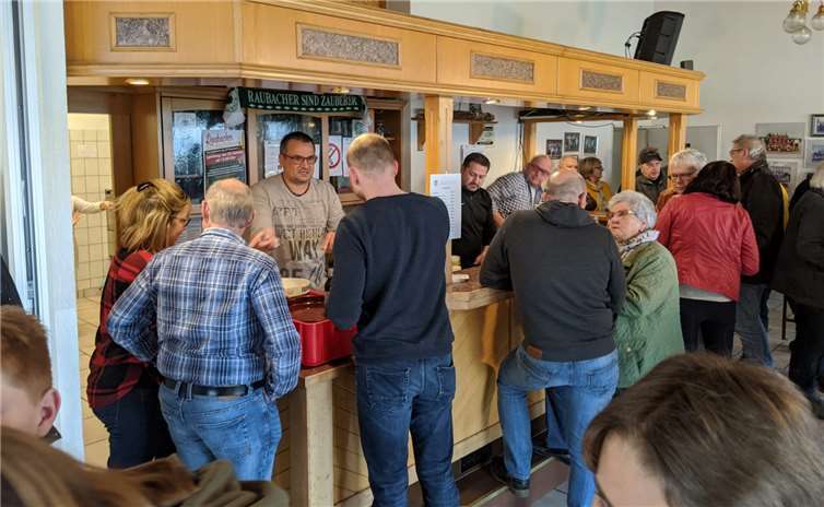 Das Sportlerheim war bis auf den letzten Platz gefüllt.Fotos: privat