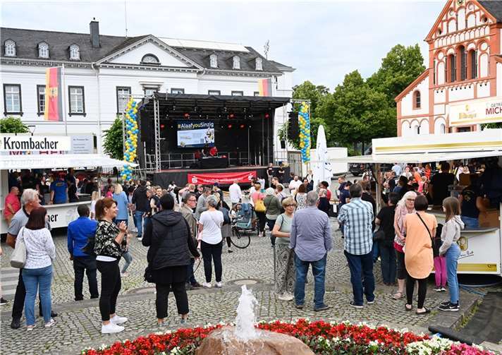 Das Sprudelnde Sinzig startete am Freitag mit der SWR3 Party.  Fotos: RASCH