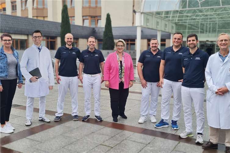 Das St. Nikolaus-Stiftshospital Andernach und das Gelenkzentrum Mittelrhein haben einen Kooperationsvertrag geschlossen. Im Fokus: die langfristige Sicherung einer spezialisierten operativen Versorgung im Bereich der orthopädischen Gelenkchirurgie für die gesamte Mittelrheinregion.  Foto: St. Nikolaus-Stiftshospital/Jessica Darscheid