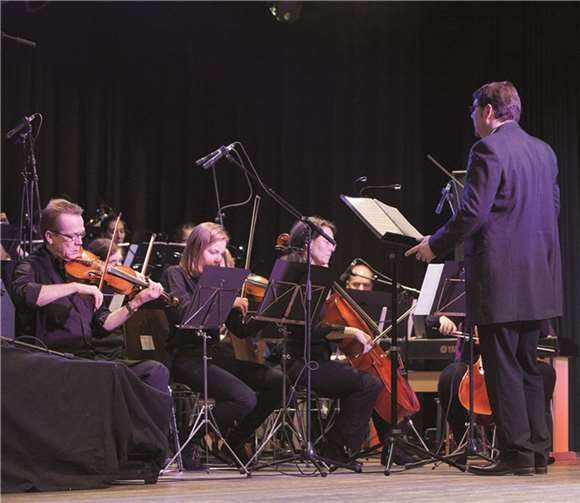 Das Stadtorchester Remagen unter der Leitung von Frank von Häfen gibt ein vorweihnachtliches Konzert in der Pfarrkirche St. Genovefa in Obermendig. privat