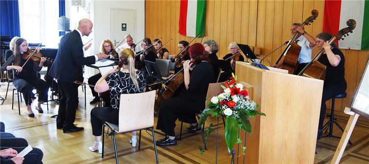 Die Ehrenbürgerschaft für einen Mayener mit Herz und Seele Das Städtische Orchester umrahmte die Verleihungsfeier.
