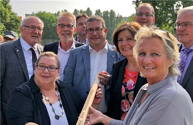 Das Staffelholz bleibt in Bewegung: Der nächste „Platz der Kinderrechte“ wird in Bad Kreuznach eingeweiht. privat