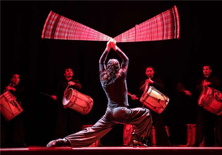 Das Stampfen im Takt der Trommelklänge der Bombos versetzt die Männer in Ekstase. Diane Smithers