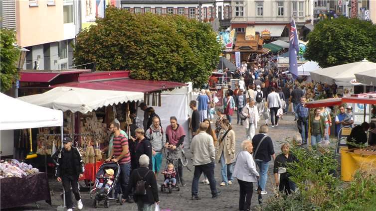 •Das Stein- und Burgfest lockt Besucher aus nah und fern mit vielen Attraktionen nach Mayen.  Fotos: Archiv/CF