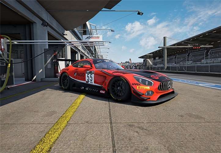 Das Steuer des von Eibach und Pagid Racing unterstützten roten Schwesterautos mit der Nummer 55 wird Lucas Müller (GER) übernehmen.