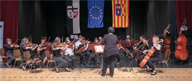 Das Streichorchester „Sinfonietta“ der Musikschule Voreifel unter der Leitung von Maria Kapuscinska untermalte den Festakt musikalisch.