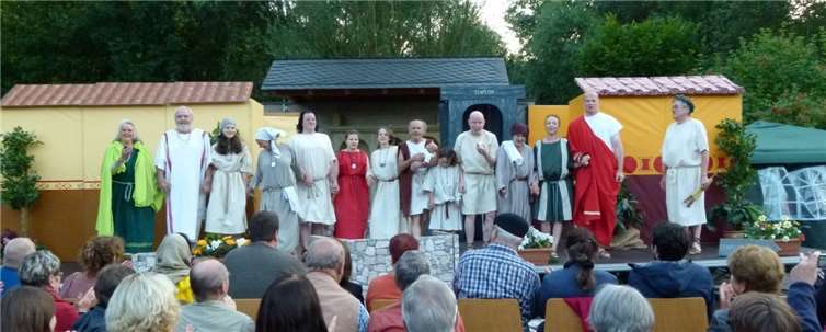 Das Stück kam bei den Besuchern sehr gut an, was den kräftigen Applaus am Schluß, sowie Szenenapplaus für die Darsteller aufzeigte.
