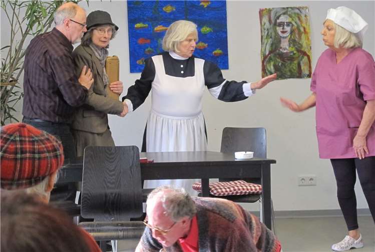 Das Szenenfoto zeigt das große Engagement der Theatergruppe.  Privat