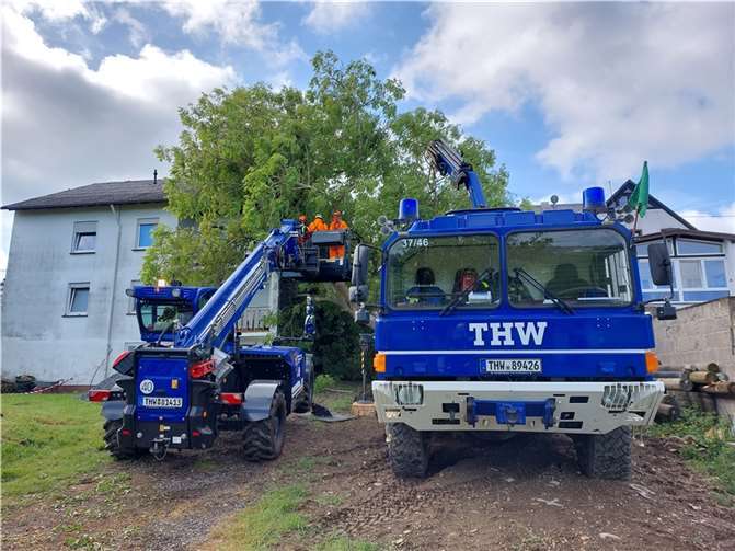 Das THW Cochem sowie die Fachgruppe Räumen Typ C aus dem THW-Ortsverband Wadern waren vor Ort.. Quellen: THW Cochem