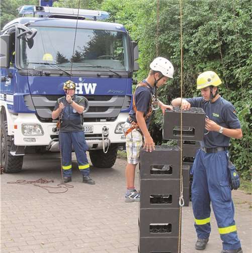 Das THW gab Hilfestellung und Sicherheit beim „Kistenklettern“.