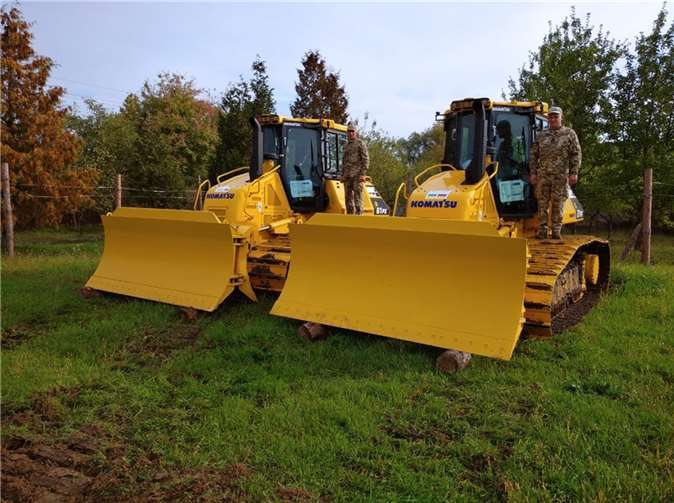 THW liefert Baumaschinen für ukrainischen Katastrophenschutz Das THW lieferte dem ukrainischen Grenzschutz Planierraupen. Quelle: Ukrainischer Grenzschutz